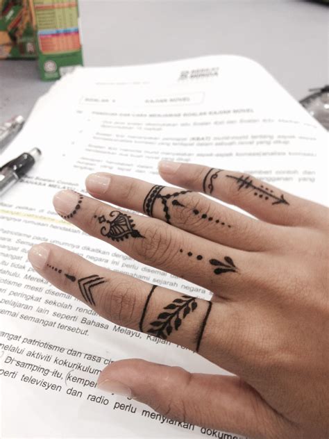 Just Only Using A Pen Henna Hand Tattoo Hand Henna Hand Tattoos