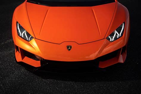 Review Hot Laps And Delusions Of Grandeur In The 2020 Lamborghini