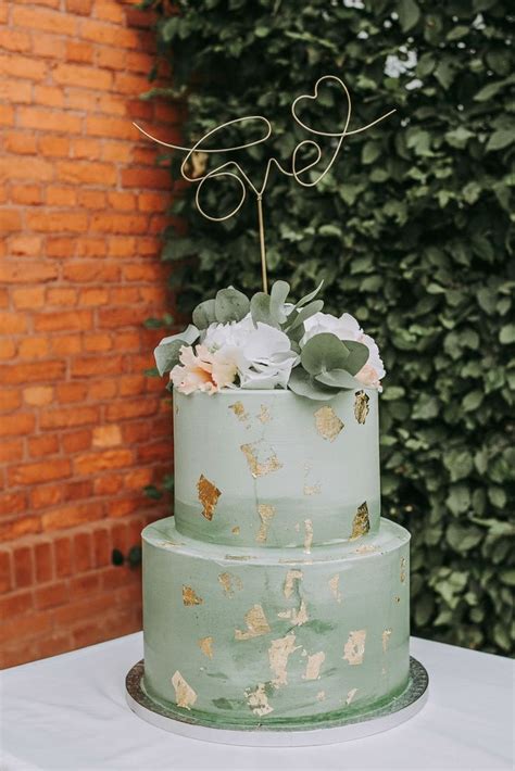 Making The Perfect Sage Green Wedding Cake For Your Big Day