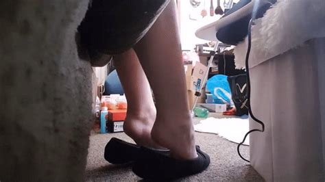 Heel Popping In Ballet Flats Fetish By Illianna Clips4sale