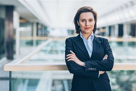 专家女性领导者如何克服阻碍她们前进的职场障碍 人力资源每日顾问