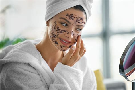 How To Exfoliate Your Face Correctly According To Dermatologists