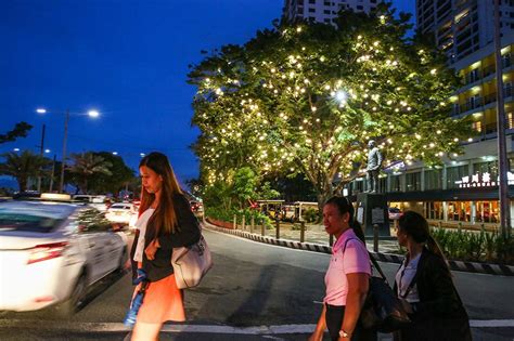 Manila Illuminates Roxas Blvd With 12 000 Capiz Lanterns Abs Cbn News