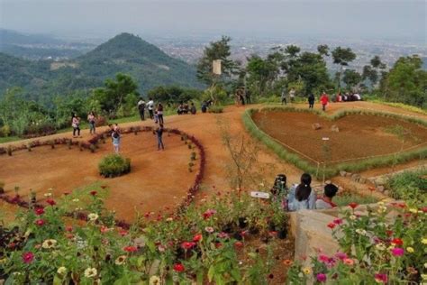 Bagi anda yang aktif menggunakan kolam renang yang berada di kawasan waduk cengklik park bisa digunakan untuk umum. 30+ Trend Terbaru Suasana Tempat Wisata Saat Lebaran ...