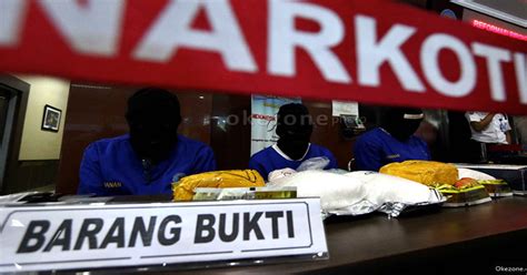 Kami dari satuan narkoba polres metro jakarta barat akan memberikan konfirmasi mengenai penangkapan seorang musisi terkait penyalahgunaan narkoba jenis ganja, ujar arif dalam keterangannya yang diterima di jakarta, antara, minggu, 13 juni. Inisial Artis yang Diprediksi Terjerat Kasus Narkoba di ...