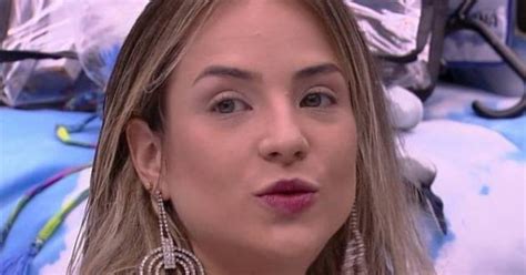 Juliette ainda destacou que a fumaça, também presente na prova, era cheirosa e na web os internautas piraram, dizendo que o big boss colocou o desodorante na fumaça e shampoo na água, por conta de viih. BBB20 - Gabi fala sobre a prova do líder: "Vou dar meu sangue" Vem conferir! - Enquete BBB ...