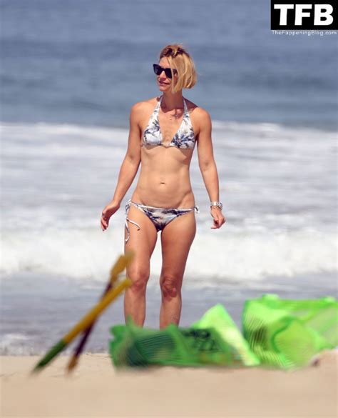 Claire Danes Shows Off Her Fit Physique On The Beach In Malibu Photos Onlyfans Leaked Nudes