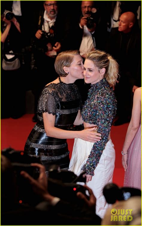 Kristen Stewart Shares A Laugh With Léa Seydoux At Cannes Film Festival Premiere Photo 1348342