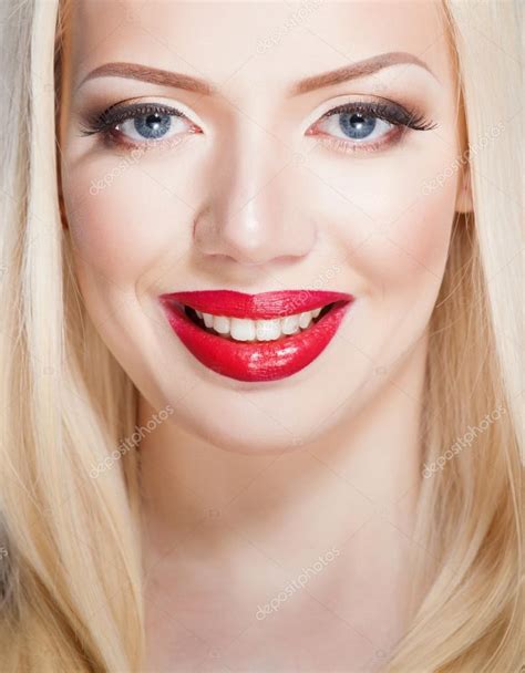 Beautiful Red Lips Portrait Of Sexy Blonde Woman — Stock