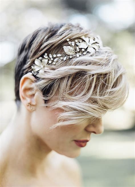 4 hairstyles for short hair. Wedding Hairstyles For Short Hair | CHWV