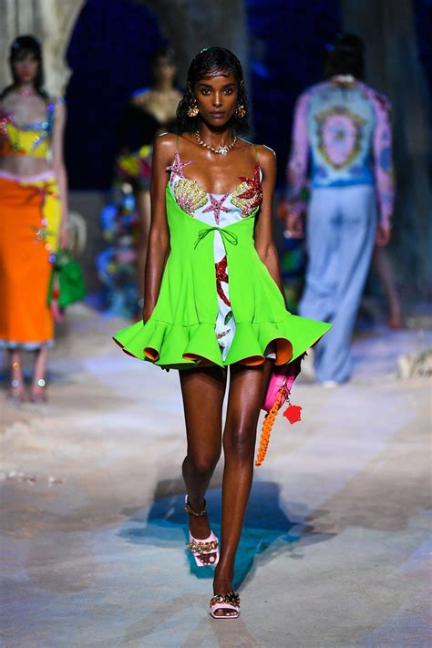Versace Spring 2021 Ready To Wear Collection Runway Looks Beauty