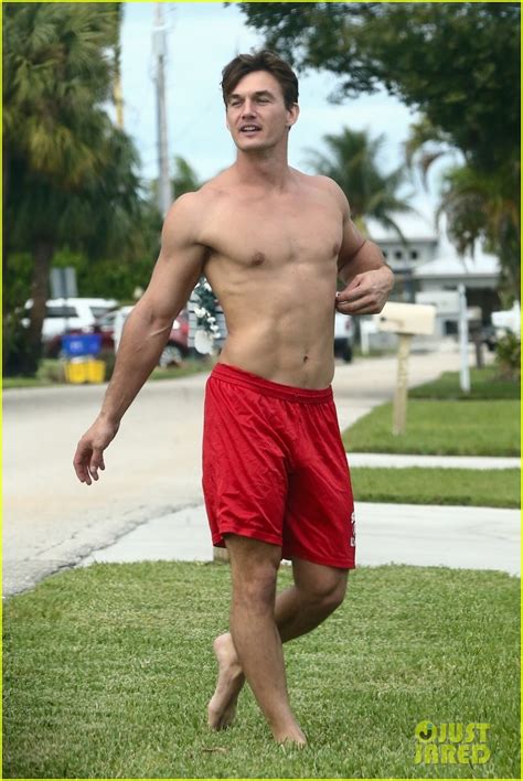 Photo Tyler Cameron Shirtless And Looking Ripped 10 Photo 4505570 Just Jared Entertainment