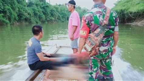 Sediakan gel lidah buaya segar sekitar ½ cangkir banyaknya, lalu masukkan ke dalam mixer atau blender untuk dicampurkan bersama dengan caranya: Seorang Wanita di Konawe Utara Tewas Diterkam Buaya ...