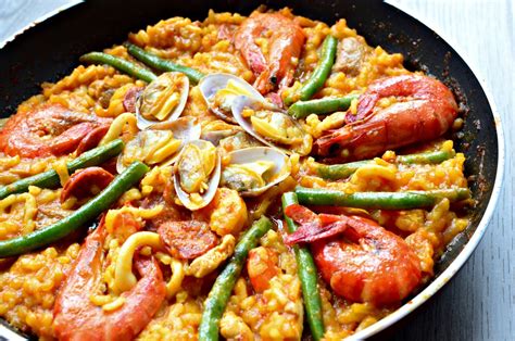 Liefhebbers van lekker eten en drinken kunnen in spanje volop genieten van tapas, paella, sangria, cava en andere spaanse lekkernijen! Spaans Breda: Het beroemdste gerecht van Spanje: Paella