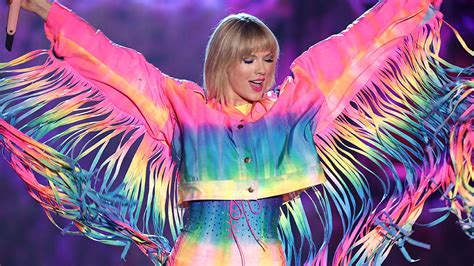 Taylor Swift May Have Come Out As Bisexual In “you Need To Calm Down