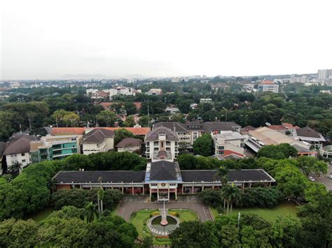 7 Kampus Terbaik Di Bandung 2021 Tel U Tembus Peringkat Pertama