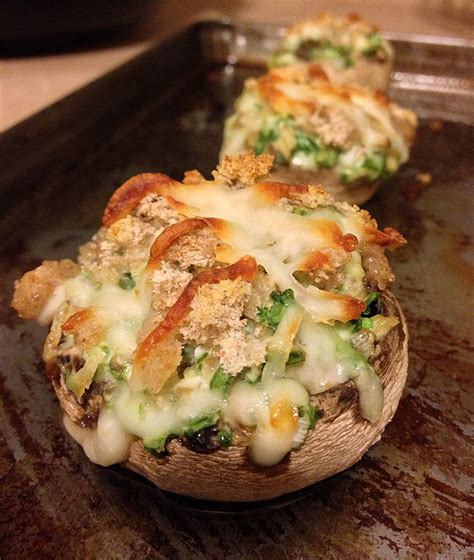 Oven-Baked Spinach and Cheese Stuffed Mushrooms With Parmesan | Delishably