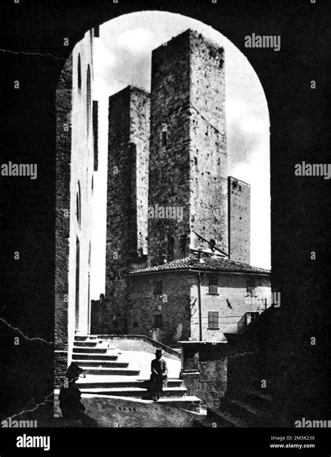 photograph showing the torri degli ardinghelli or towers of the guelphs at the eleventh