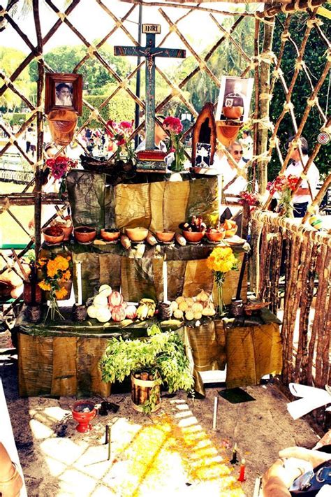 Altar Del Día De Muertos En Mérida Yucatan Dia De Muertos Altares
