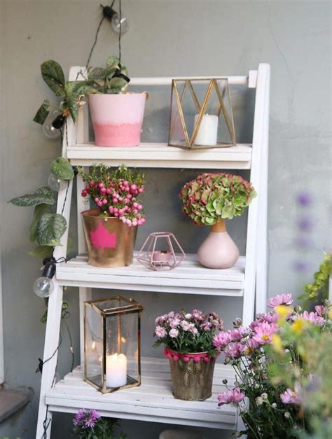 Las flores tienen la propiedad de modificar e influir. decoracion con plantas para fiestas | Balcony decor, Plant ...