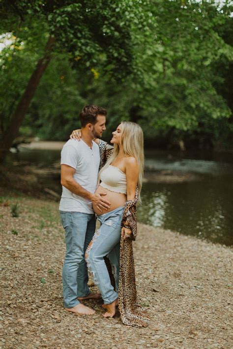 Couple Maternity Poses Maternity Photo Outfits Outdoor Maternity