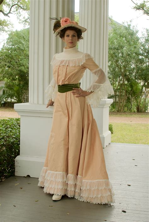 A Late Victorian Silk Taffeta Confection Old Fashion Dresses