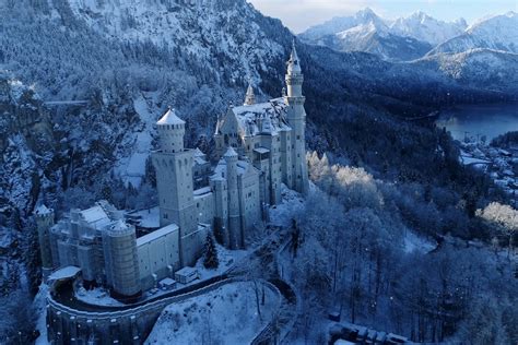 4k Snowfall On Neuschwanstein Castle Architecture Stock Photos
