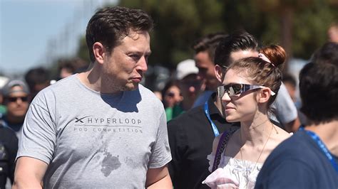 That kind of a guy that you would beat up in high school. Tatsächlich: Elon Musks Liebste bestätigt Schwangerschaft ...