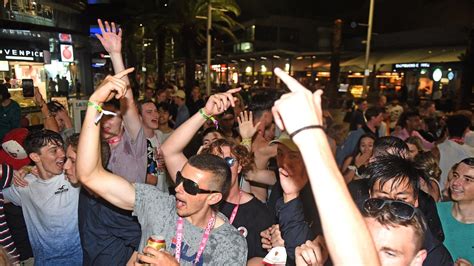 Schoolies 2018 Six Schoolies Arrested For Alleged Drug Possession After Wet Night Gold Coast