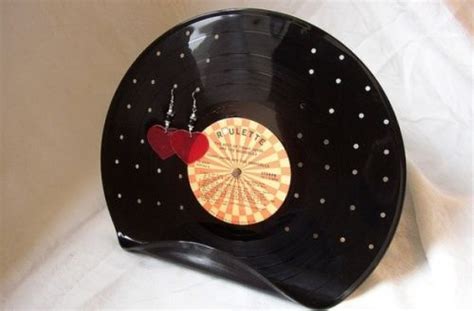 Porte Bijoux avec un Vinyl Recyclé | Vinyl record crafts, Record crafts, Vinyl record projects