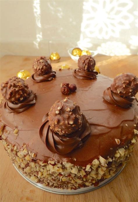 This cake with eggless chocolate sponge has layered milk chocolate ganache and cream filling. Ferrero Rocher Cake (avec images) | Gateau ferrero rocher ...