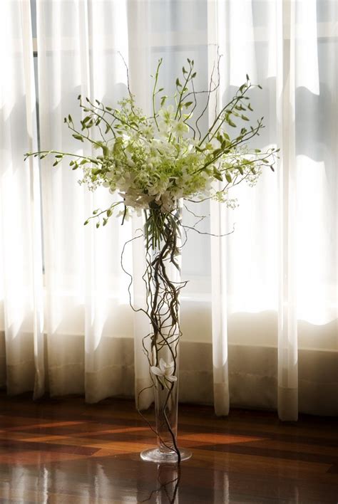 Curly Willow Around The Vase Wedding Flowers Pinterest Curly Willow Purple Calla Lilies