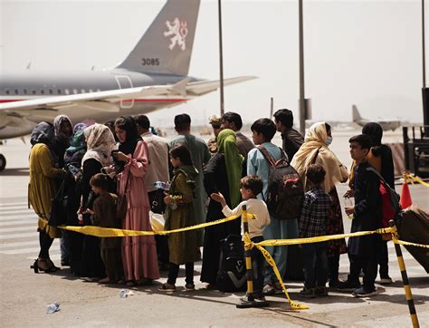 18000 Airlifted From Kabul Chaos Tens Of Thousands Desperate To