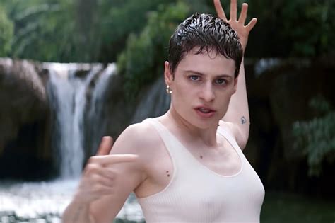 Watch Christine And The Queens Channel Ophelia In Comme Si Video