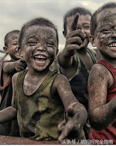 贫民窟的孩子们 他们的笑容让我们心碎 每日头条