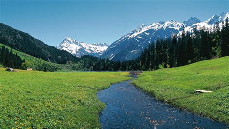 The maderanertal is an alpine valley of the canton of uri in central switzerland. Maderanertal | Schweiz Tourismus