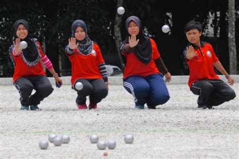 Garis samping pembatas lapangan harus lebih panjang dari garis gawang: Modul Peraturan & Undang-Undang Permainan Petanque (Petong ...
