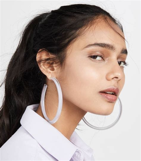 The 6 Biggest Jewelry Trends For Spring Summer 2020 Who What Wear Uk