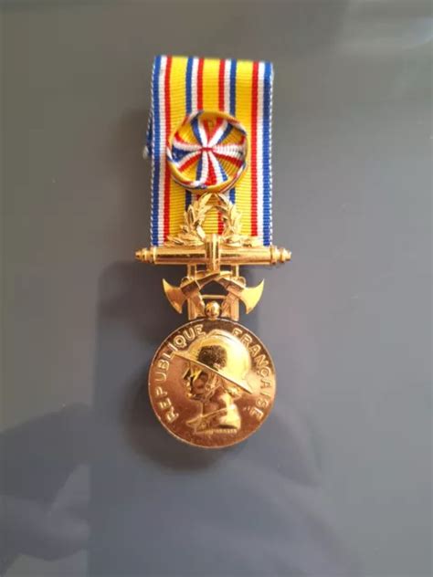 MÉDAILLE D HONNEUR DES sapeurs pompiers grand or 40 ans EUR 30 00