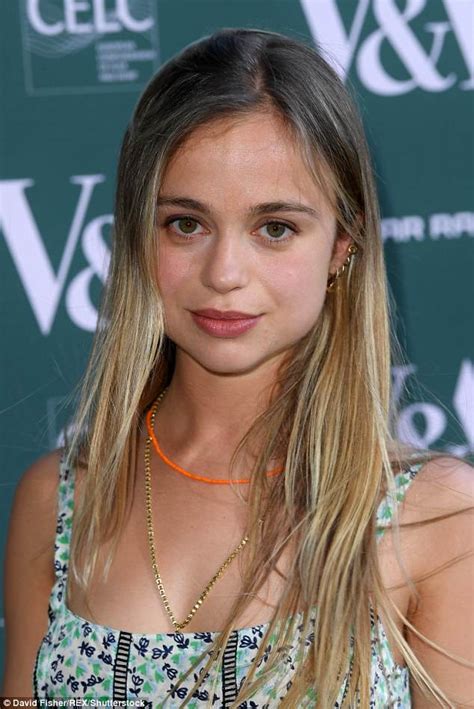 Lady Amelia Windsor Stuns At Londons Vanda Museum Daily Mail Online