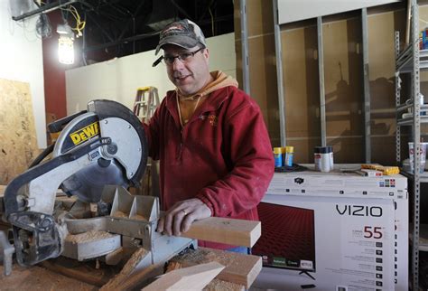 « back to oregon, oh. West Towne Pub owner Bryan "B.K." Kinneer works on ...