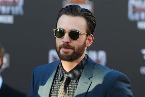 marvel fans react to chris evans tweet that all but confirms he won t play captain america again