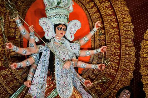 11 Famous Kolkata Durga Puja Pandals