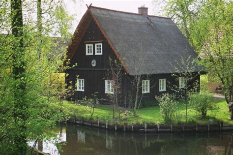 In lübbenau/spreewald sind 1.149 immobilien für den objekttyp häuser zum kauf verfügbar. Das Spreewaldhaus in Lübbenau-Lehde Brandenburg (Karin Kalz)