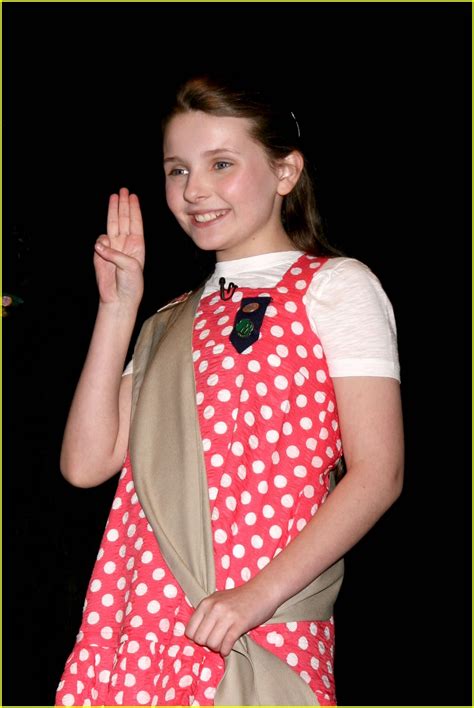 Abigail Breslin Enters Girl Scout Central Photo 1025151 Photos Just Jared Celebrity News