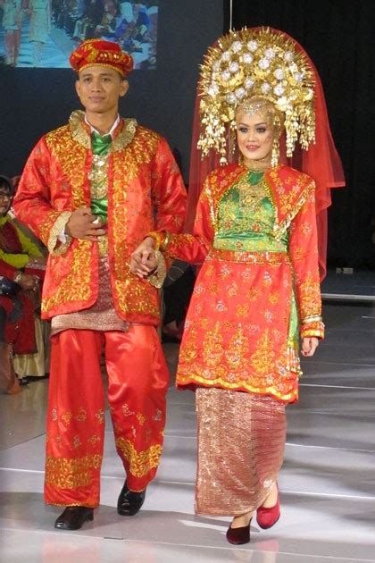 foto warna warni busana pengantin sumatera barat bag halaman