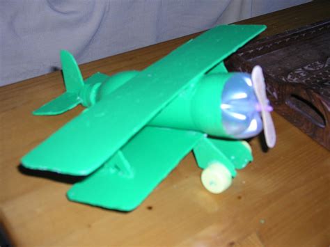 Como hacer un avion con papel resiclando. Pin de natalia andrea rodrigues en avión reciclado ...