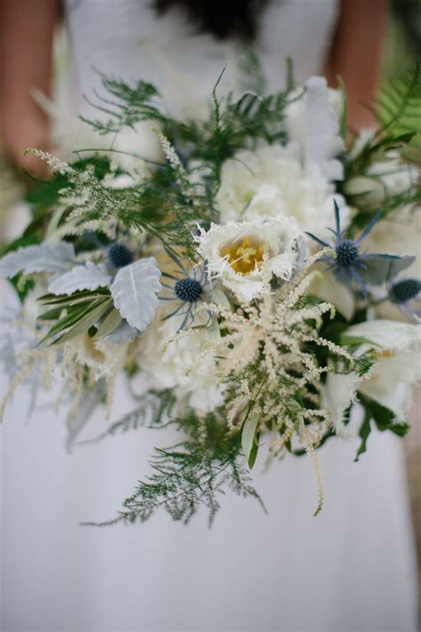 You can create a beautiful wedding bouquet in a matter of minutes! Loose Hand-Tied Textured Bridal Wedding Bouquet