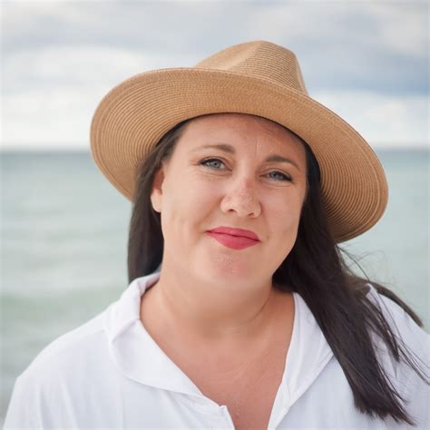 Carly Jesse | Fora Travel