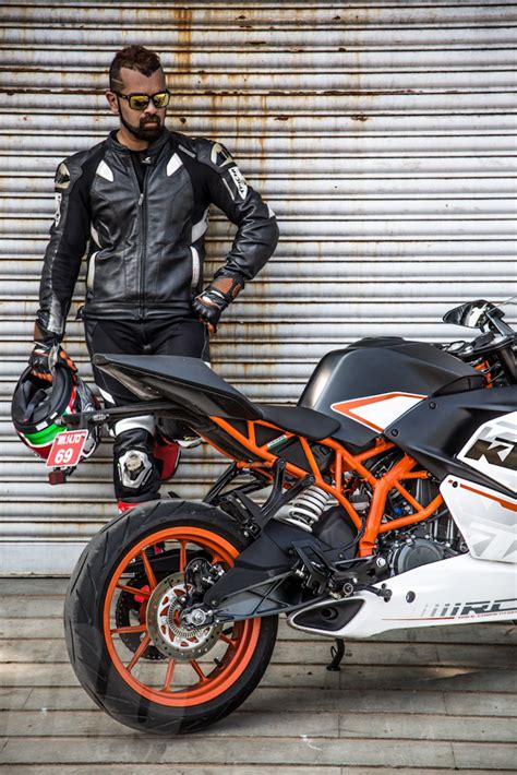 We give you every details on the ktm rc 390 features to enhance your buying experience. KTM RC 390 Review - xBhp.com